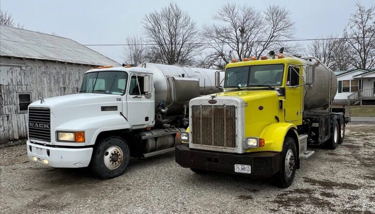 2 Dust Solutions trucks