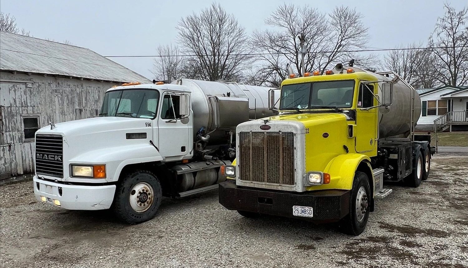 2 Dust Solutions trucks